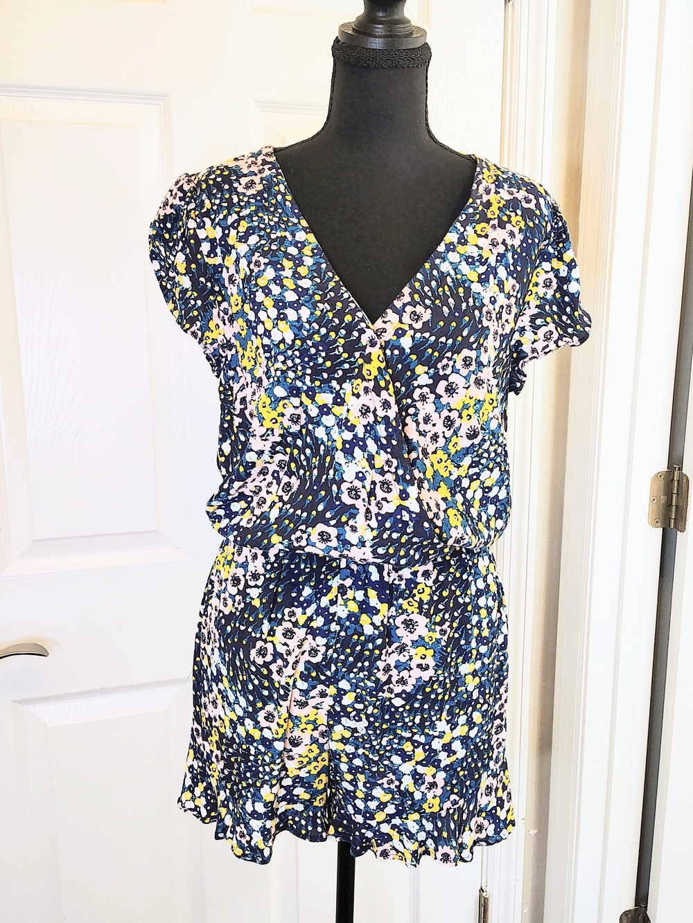 LOFT Navy Blue Floral V-Neck Summer Shorts Romper Garden Casual Cottage Small